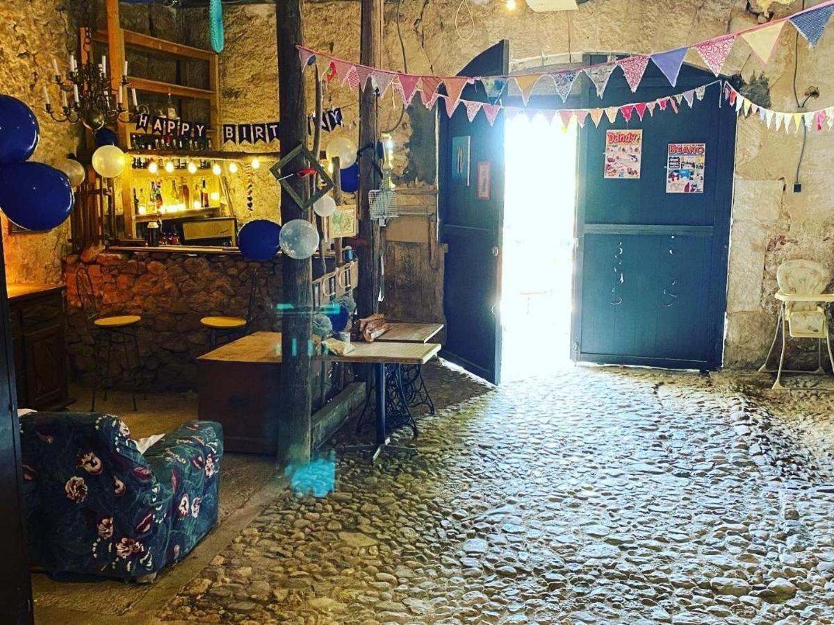 La Calade Acomodação com café da manhã Montouliers Exterior foto